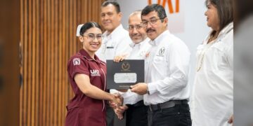 Reconoce la UAT excelencia académica con la entrega de más de 600 becas y estímulos educativos