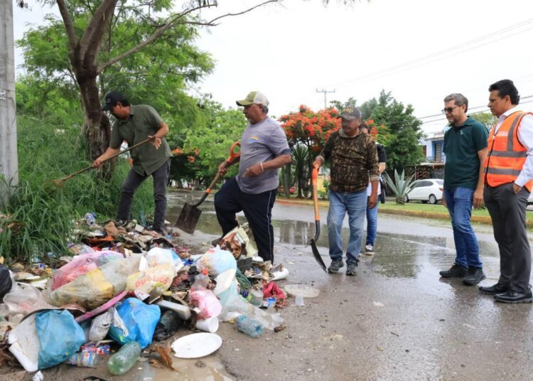 Recorre y supervisa Lalo Gattás operativo de limpieza en puntos de recolección de basura