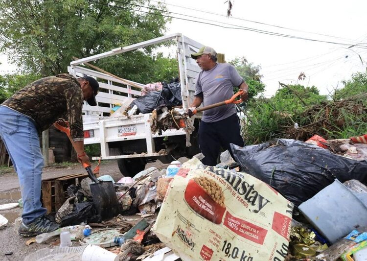 Recorre y supervisa Lalo Gattás operativo de limpieza en puntos de recolección de basura