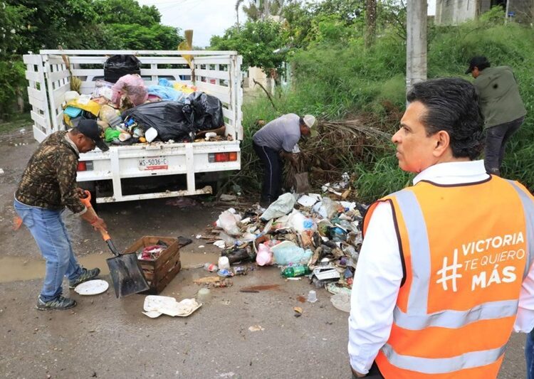 Recorre y supervisa Lalo Gattás operativo de limpieza en puntos de recolección de basura