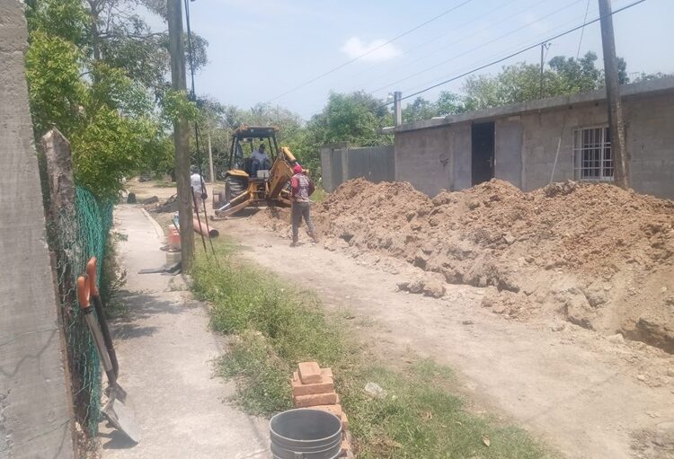 Renueva COMAPA Altamira drenaje sanitario en la López Mateos