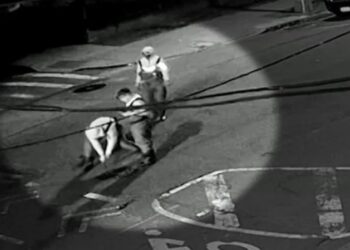 Reportan casos de gente entrando y saliendo de coladeras en NY