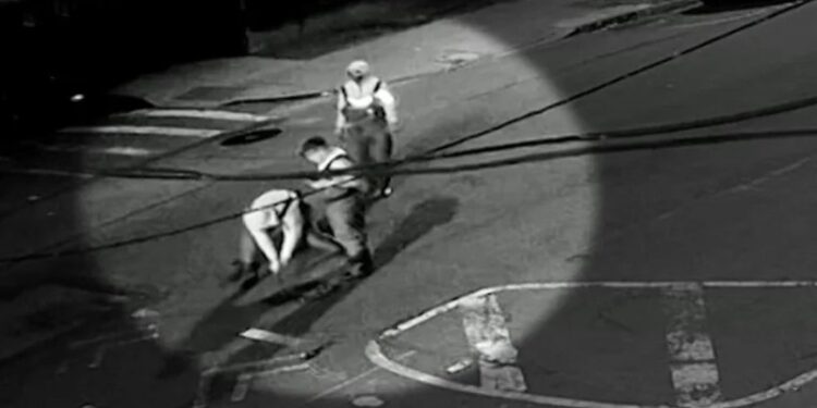 Reportan casos de gente entrando y saliendo de coladeras en NY