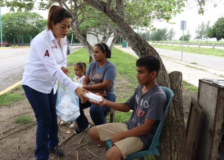 Entrega COMAPA Altamira alimentos a familiares de pacientes del Hospital General