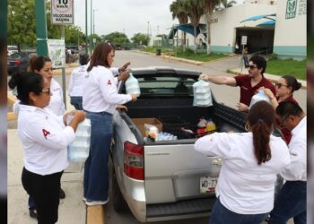 Entrega COMAPA Altamira alimentos a familiares de pacientes del Hospital General