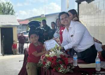 Continuamos impulsando la educación: Humberto