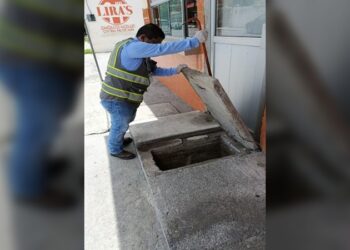 Mantiene COMAPA NLD inspecciones permanentes en negocios para cuidar el drenaje de la ciudad