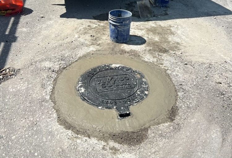 Repone COMAPA Altamira brocales de pozos de visita dañados