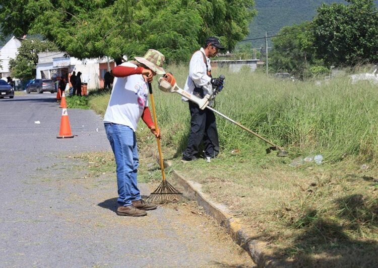 Supervisa Lalo Gattás limpieza de vialidades