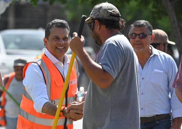 Supervisa Lalo Gattás limpieza de vialidades