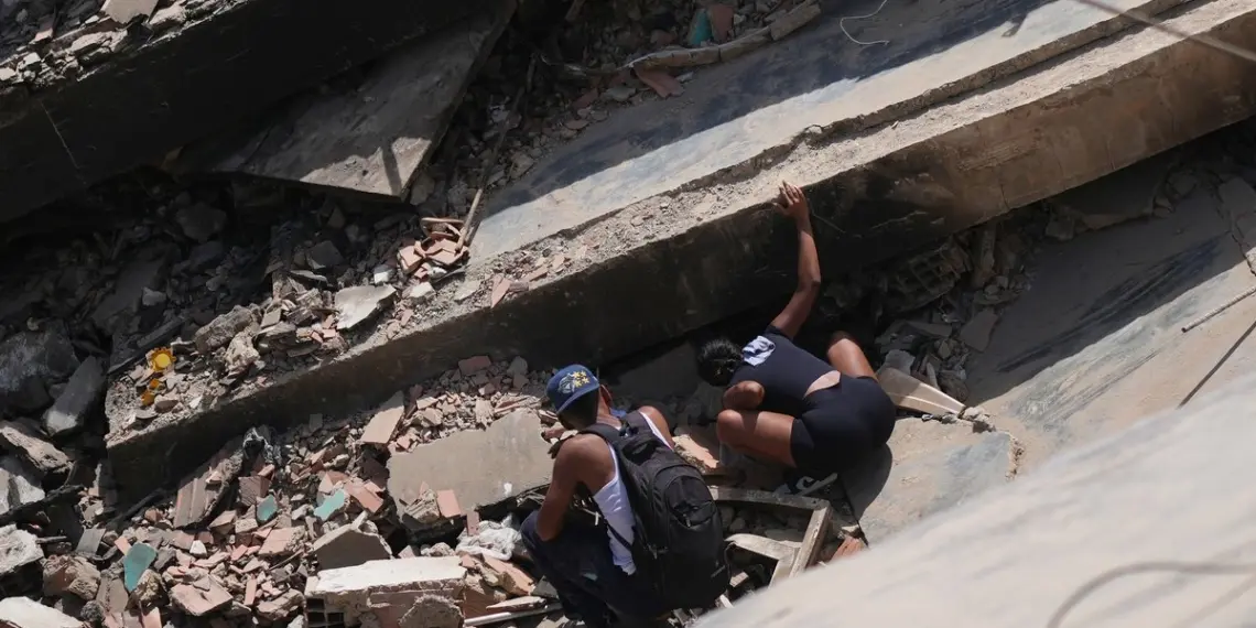 Miles de desaparecidos y casi 2,300 muertos por terremoto en Venezuela